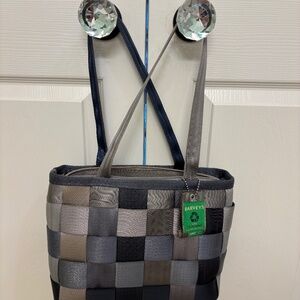 Harvey’s seatbelt tote